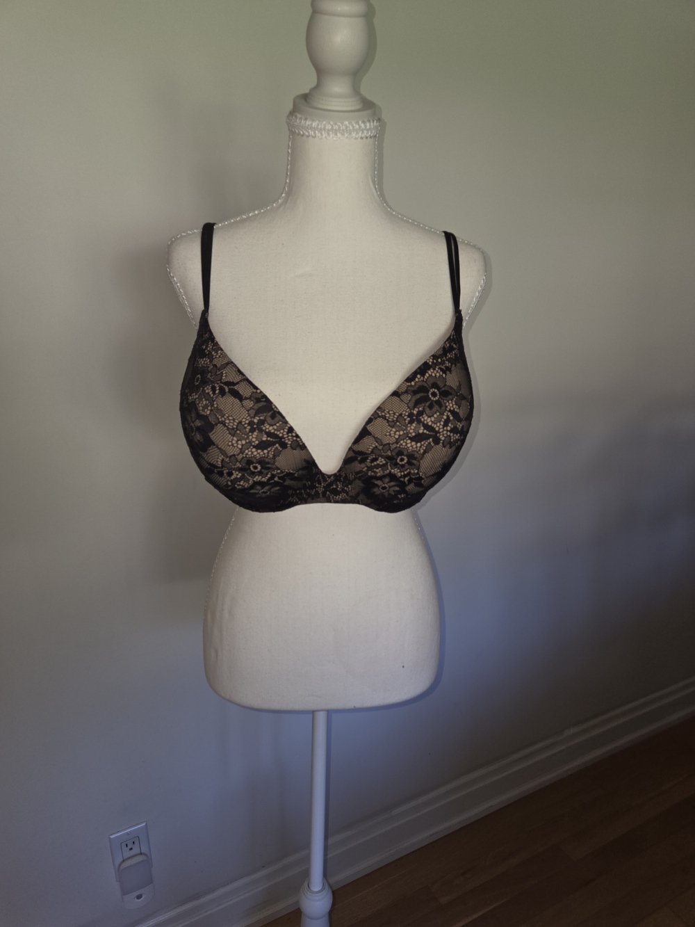 Victoria's Secret Angels Secret Black Lace Plunge Bra